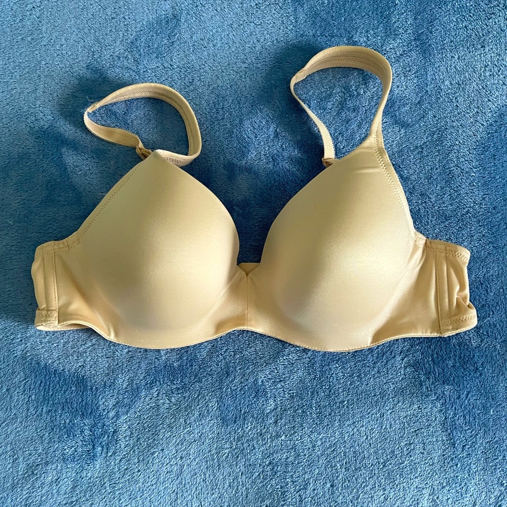 Women’s bra by Talbots. NWT. Size 34B. Beige. Sleek texture. NEW!